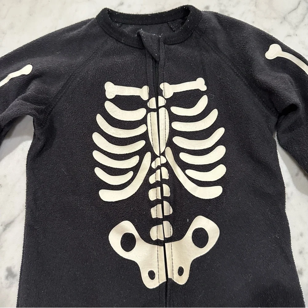 The Children’s Place 6-9M Glow in the Dark Skeleton Long Sleeve Footie Costume